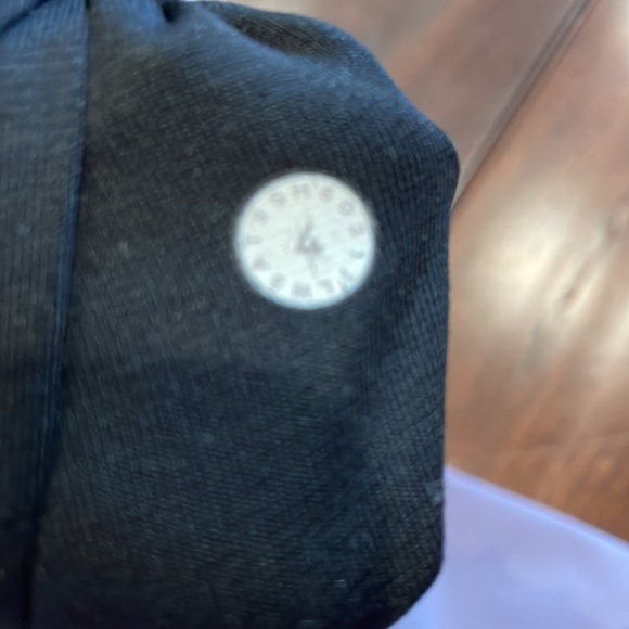 Lululemon polka dot leggings size 4 - Picture 3 of 3